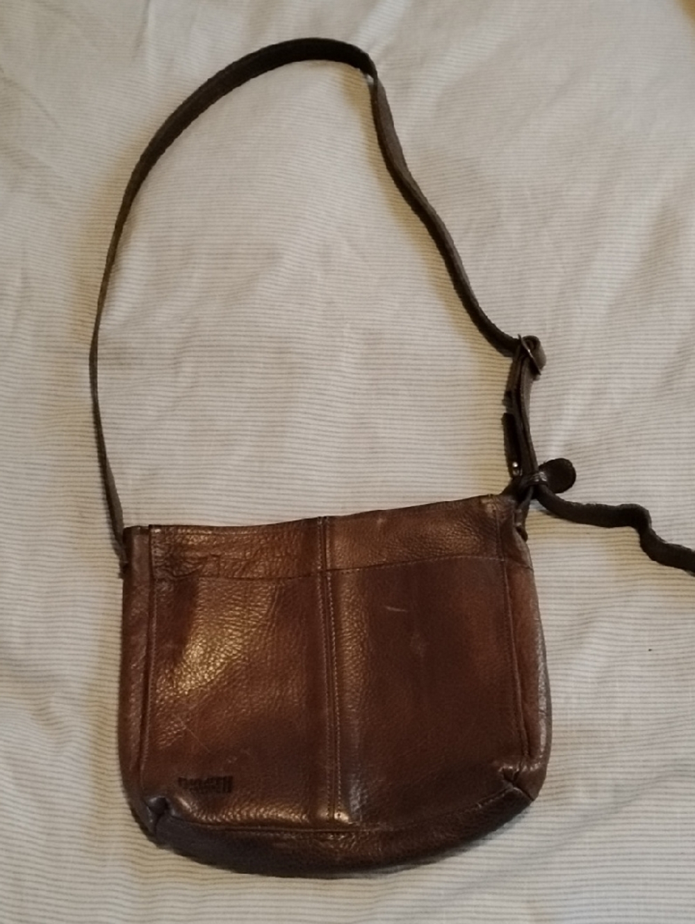 Duluth Trading Company Lifetime Leather Sling Bag